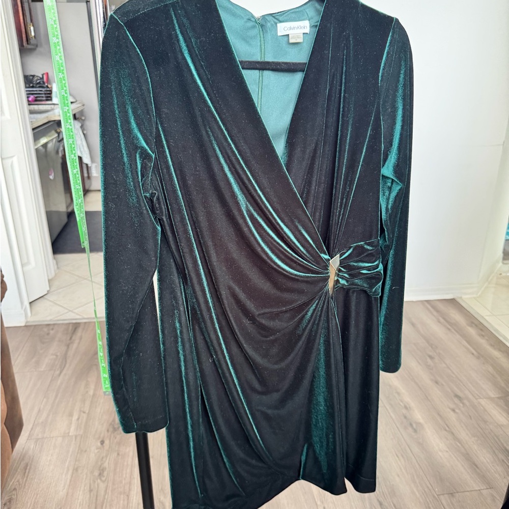 Calvin Klein Green Long Sleeve V-Neck Velvet Dress